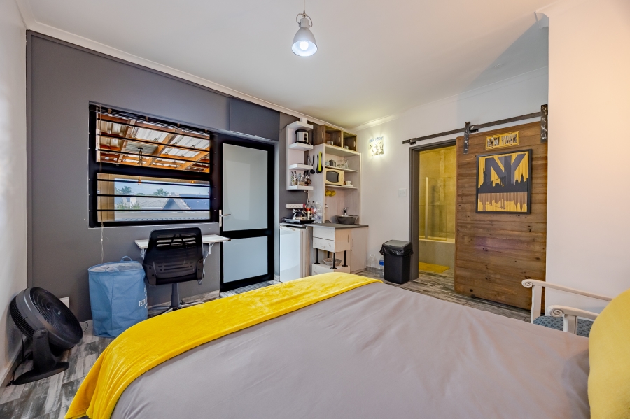 6 Bedroom Property for Sale in Flamingo Vlei Western Cape